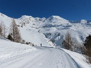 19 Scendiamo ai lati della pista con vista in Corno Stella e MOnte Chierico